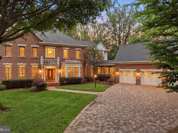 1127 Marlene Ln, Great Falls, VA 22066
