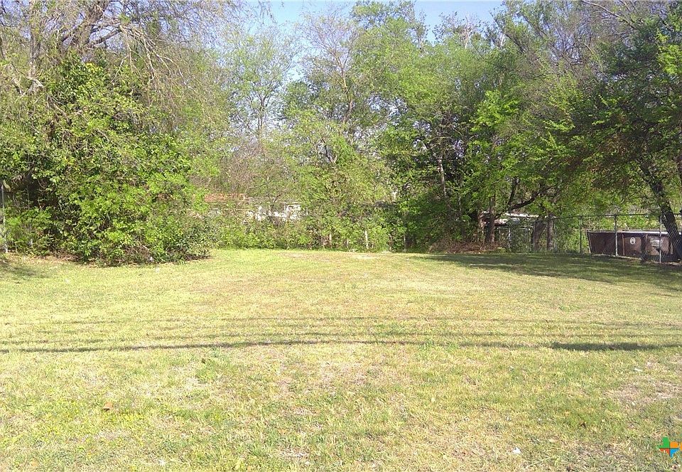 2nd image of 915 Florence Rd