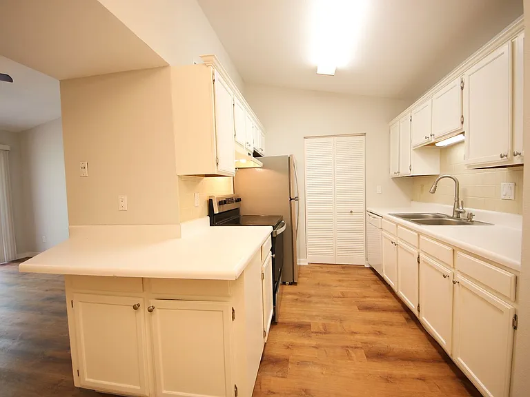 2337 Sandalwood Creek Ct #D — Photo 9