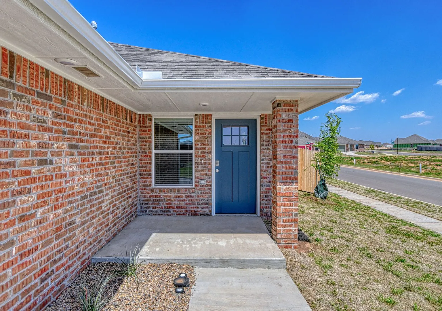 New Construction in Varenna Landing! Storm shelter and lawn care included! — Photo 2