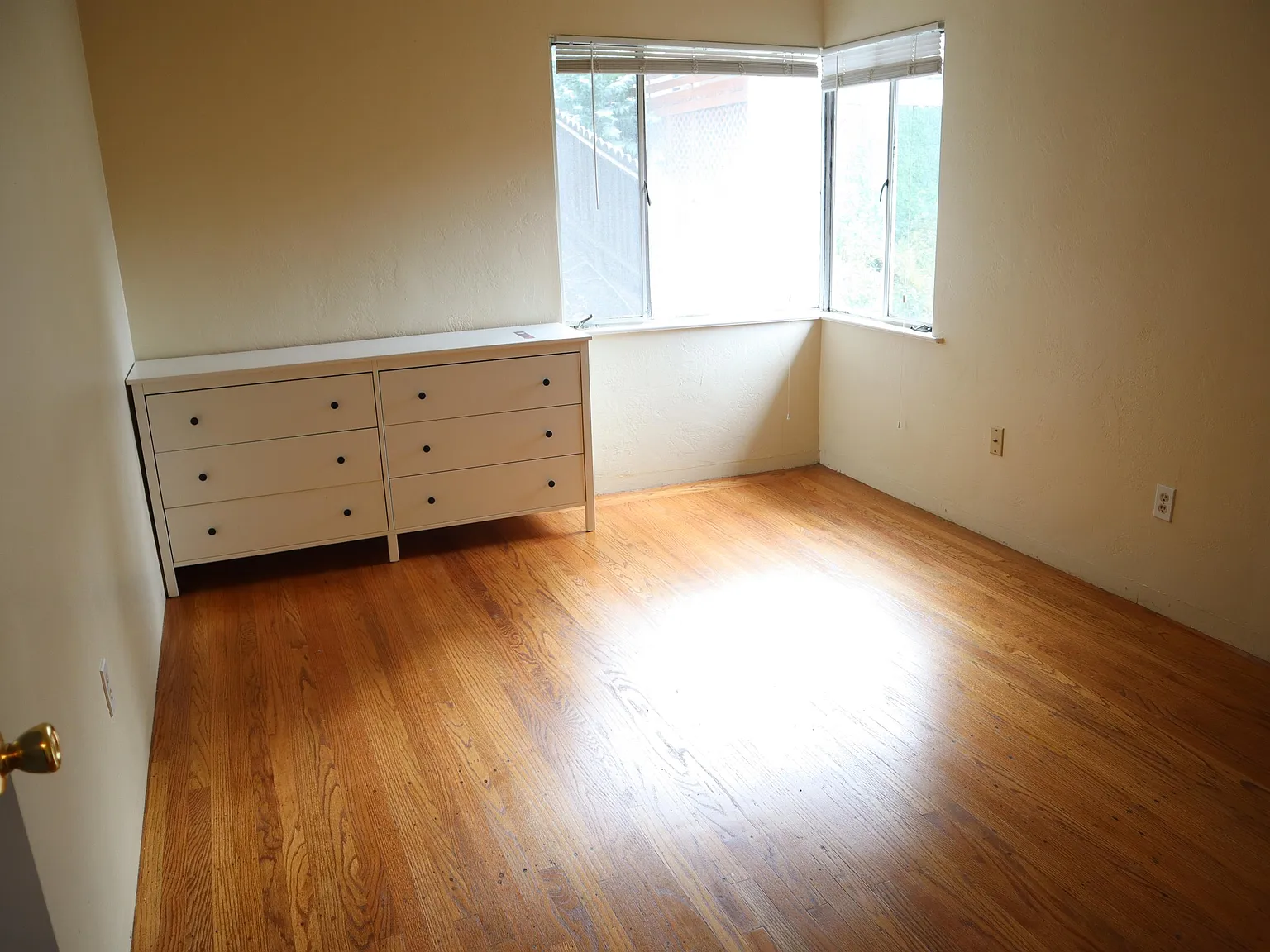 (485) 6518 Outlook Avenue - 3 — Photo 4