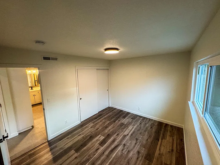 2604 Latham Dr — Photo 20