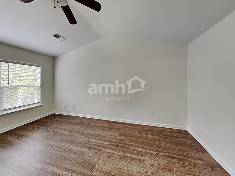 1540 Cardinal Ln — Photo 12