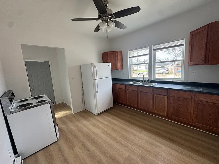 723 W Jefferson St #1 — Photo 4