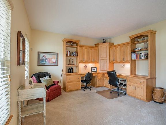 3rd image of 1017 Silverberry Ln
