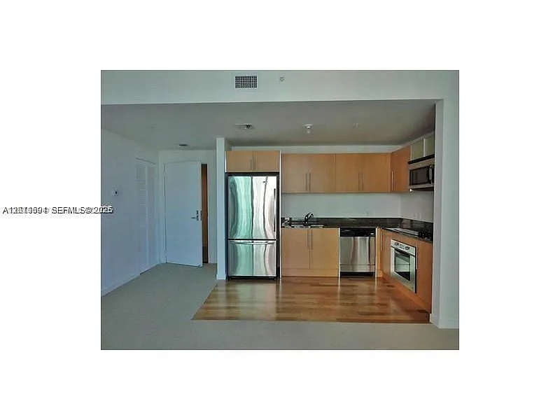Building Photo - 300 S Biscayne Blvd #T-2903