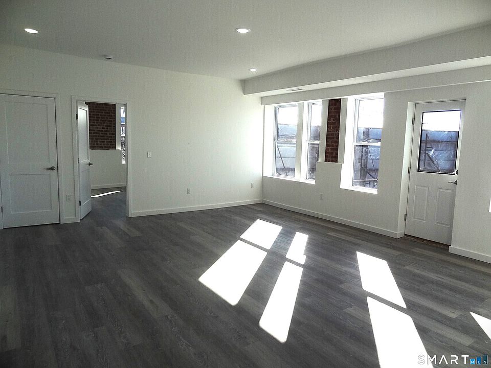 1st image of 2806 Fairfield Ave #308