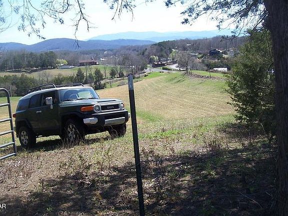 2nd image of 4 Flat Creek Rd