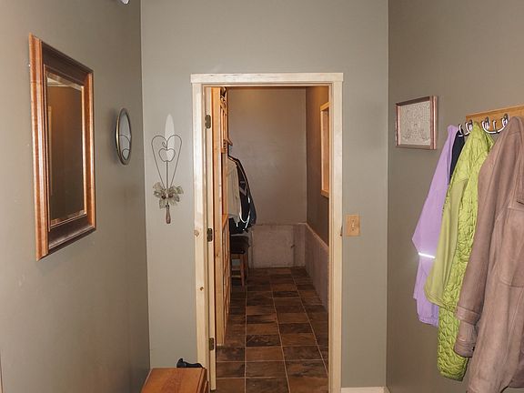 Entry Way w/Walk in Closet