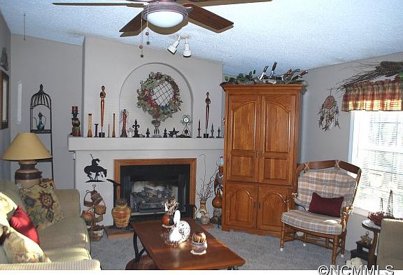 4th image of 122 Donaldson Pl