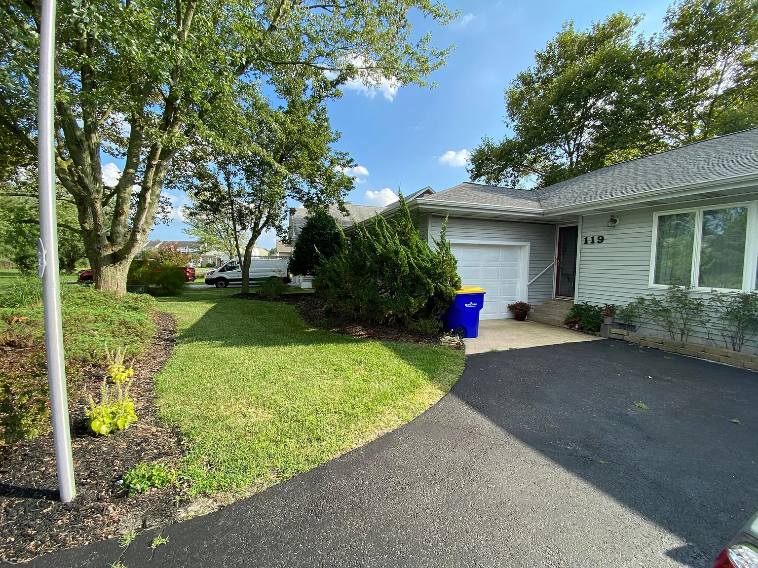 2 bed, 2192 sqft, $2,600 — Photo 2