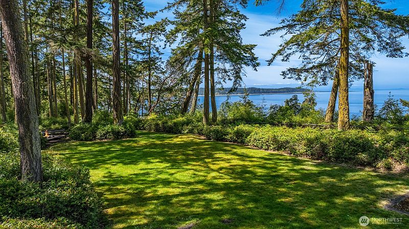 4th image of 4065 E Sequim Bay Road #12