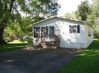 330 Dale Dr, Farmington, NY 14425