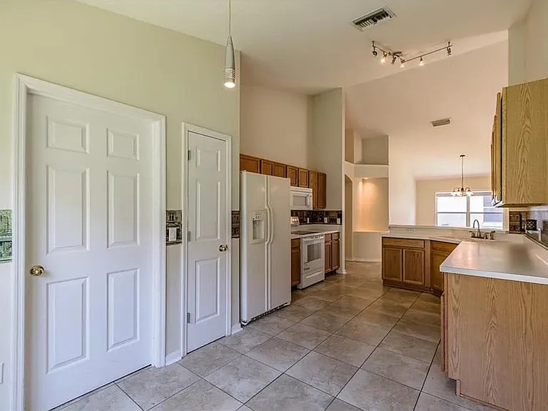 10209 Merrimac Manor Dr — Photo 4