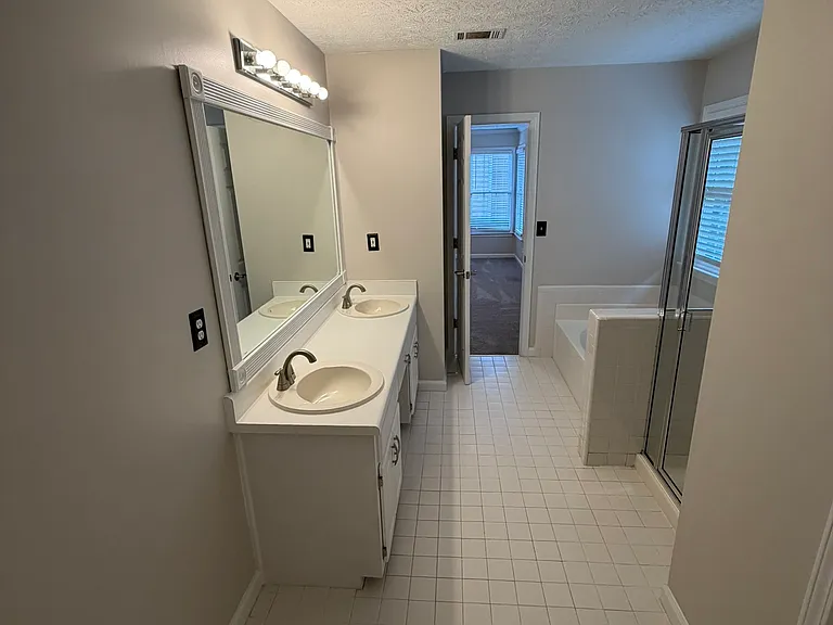 3929 Riverstone Dr — Photo 12