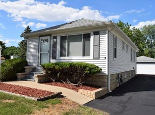 2216 Lynwood St, Crest Hill, IL 60403