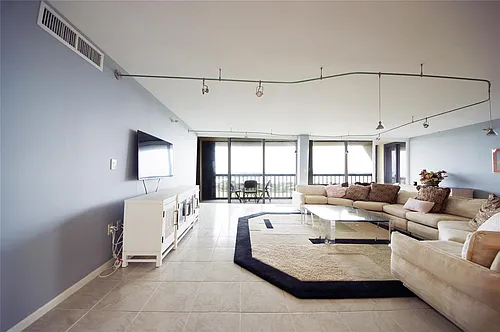 2480 Presidential Way Photo 1