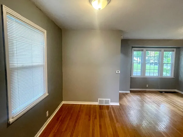 151 Eastmoreland Dr — Photo 5