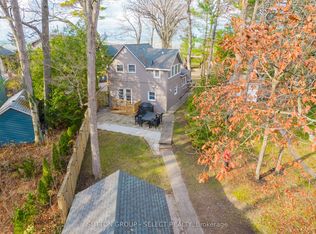 42 Shoreline Dr N, Lambton Shores, ON N0M 1T0