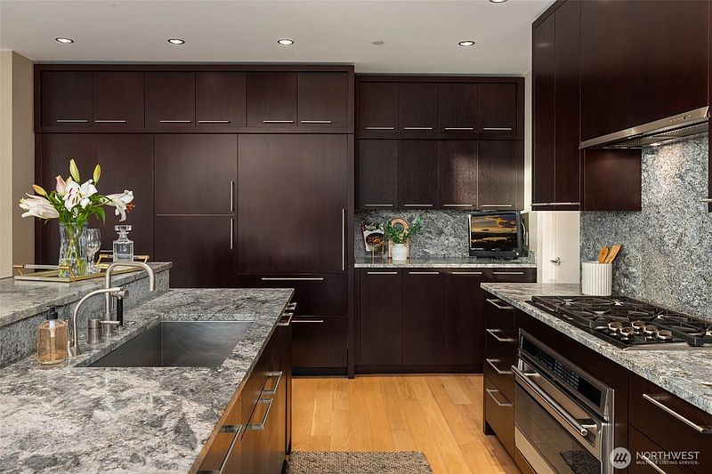 4th image of 1521 2nd Avenue #3303