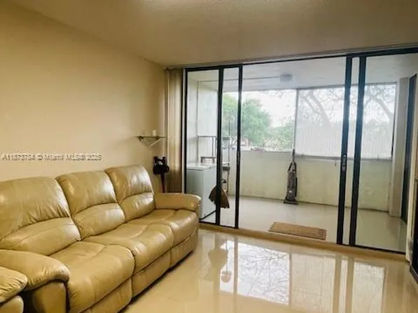 8441 Forest Hills Dr APT 204, Coral Springs, FL 33065