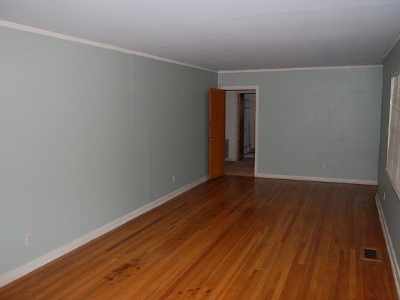 dining room looking to living room area