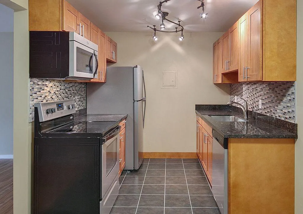 2 bed, 825 sqft, $2,195 — Photo 4