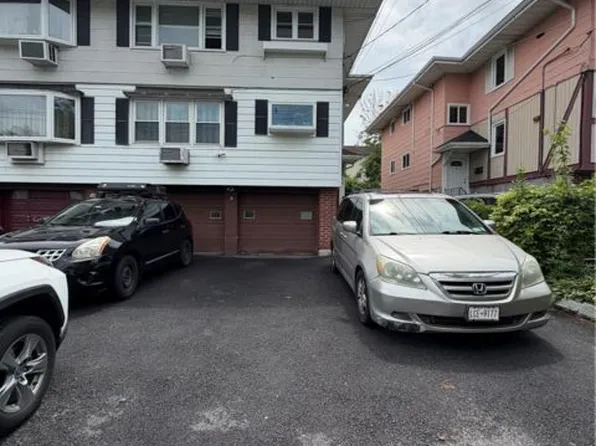 3 Annmarie Pl, Yonkers, NY 10701