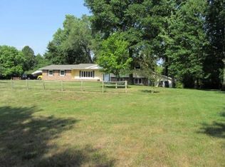 3660 Country Club Rd, Carbondale, IL 62901