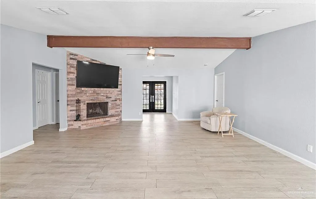 3 bed, 2.0 bath, 1719 sqft, $1,700 — Photo 3