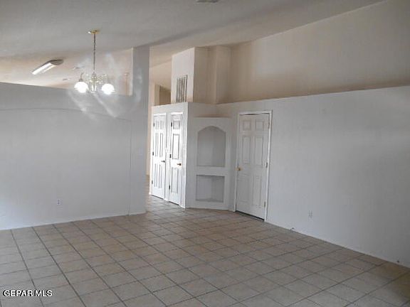 5th image of 11872 Oak Crossing Dr