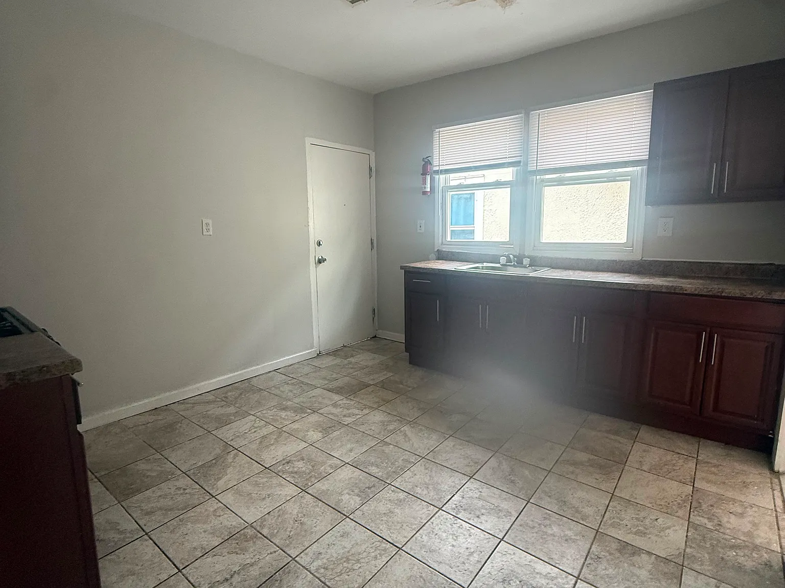 4 bed, $2,300 — Photo 4
