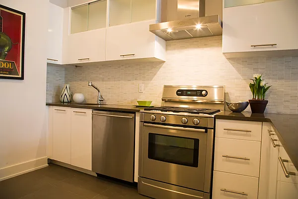 Sold by aptsandlofts.com | media 16