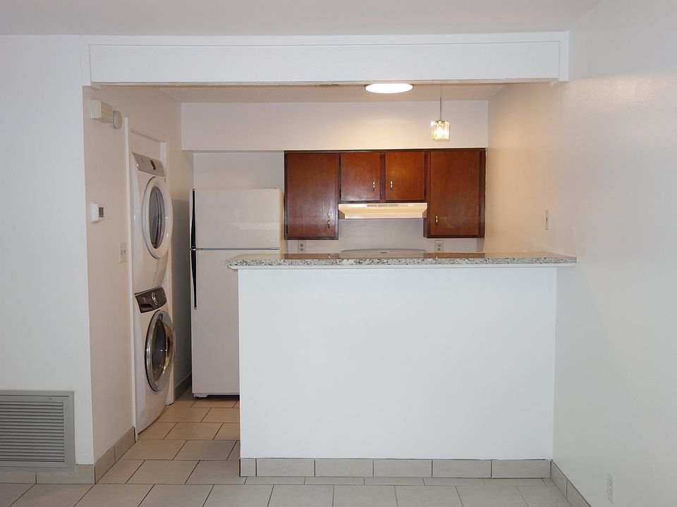Wonderful Studio apartment with lots of updates!