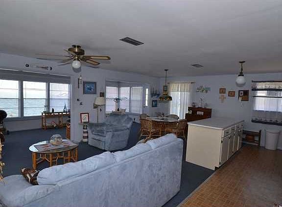4th image of 320 Quivira St