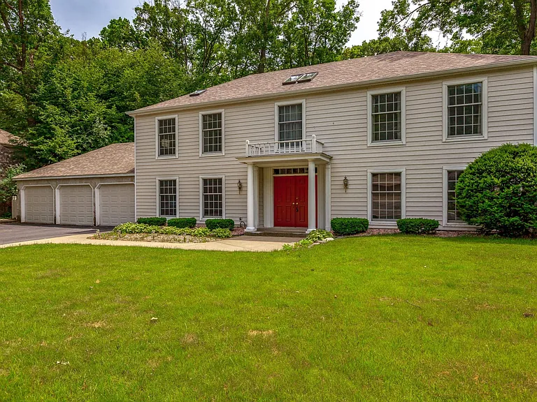 7116 Gleason Rd — Photo 1