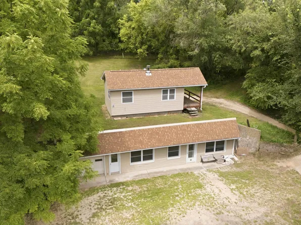 1872 Houlihan Dr, Waterville, IA 52170
