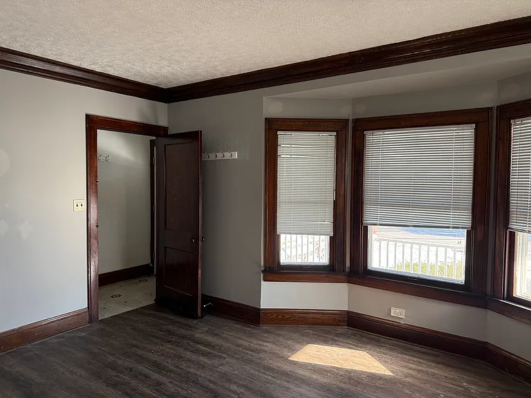 1640 Victoria Ave #1 — Photo 2