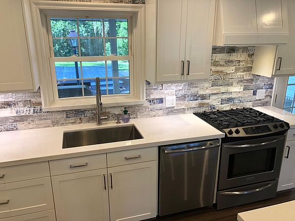 Fully upgraded kitchen with all appliances included.