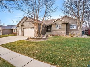 8301 S Seven Oaks Dr, Sioux Falls, SD 57108