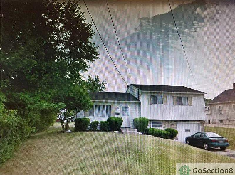 1st image of 856 E Dewey Ave
