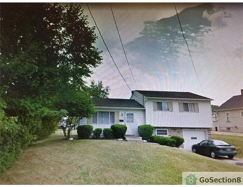 856 E Dewey Ave photo 1