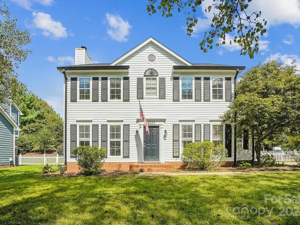 9037 Castlebay Dr, Charlotte, NC 28277