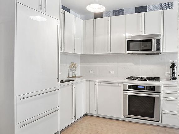 4th image of 60 W 20th St APT 5D