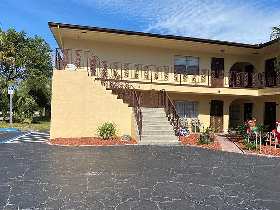 2nd image of 1905 Winkler Ave APT 6