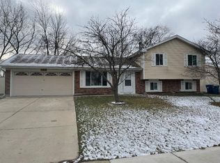 1315 Spinnaker Ln, Hanover Park, IL 60133