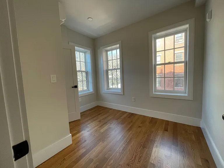 18 Winchester St #8 — Photo 3