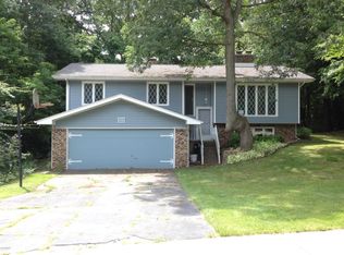 1248 Glenaire Dr NW, Grand Rapids, MI 49544