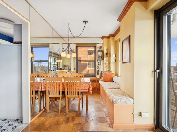 264 East Broadway image 5 of 12