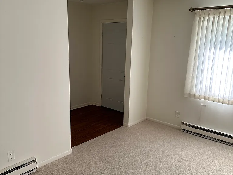230 Adams St — Photo 8